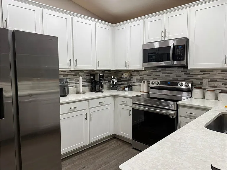 1046 Tropea Ln — Photo 13