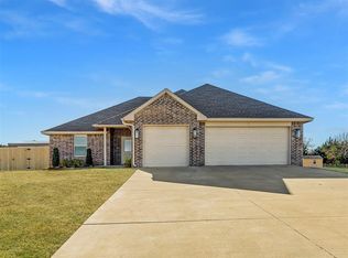 9757 Country Side Ln, Guthrie, OK 73044