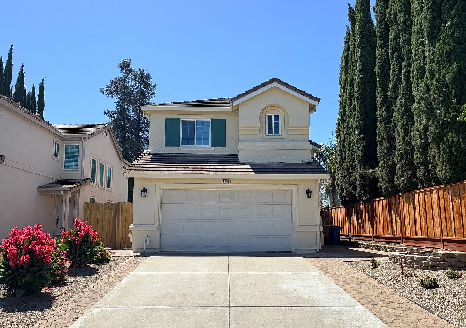 By Showing Only! Cute 3 Bedroom 2.5 Bath Home In Brentwood — Photo 1
