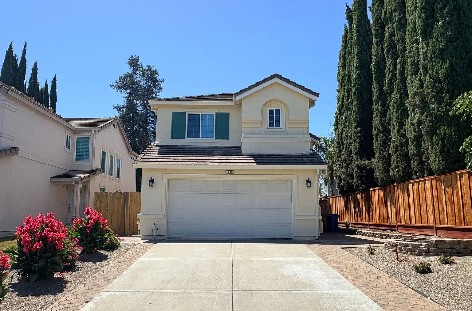 1088 Glenwillow Dr photo 1