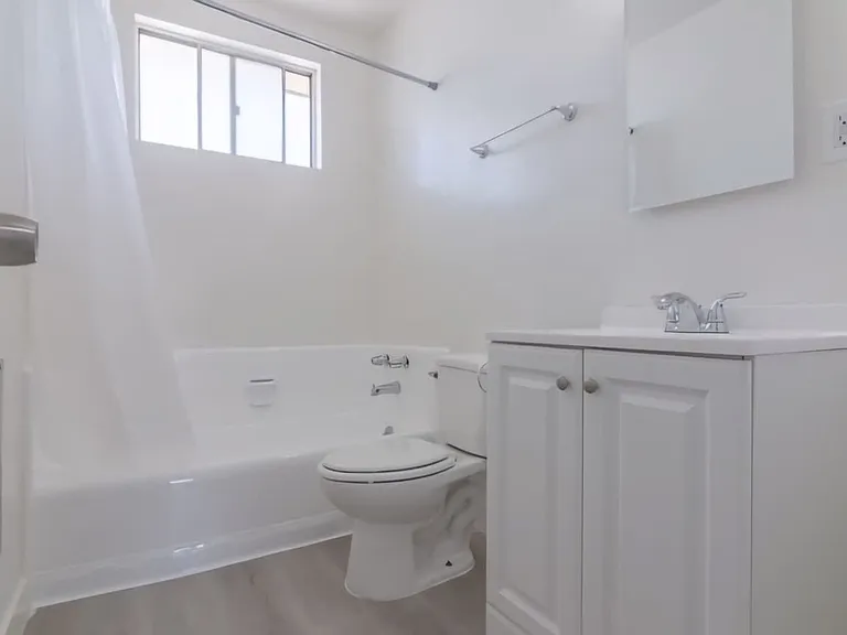 4060 Stevely Ave — Photo 11