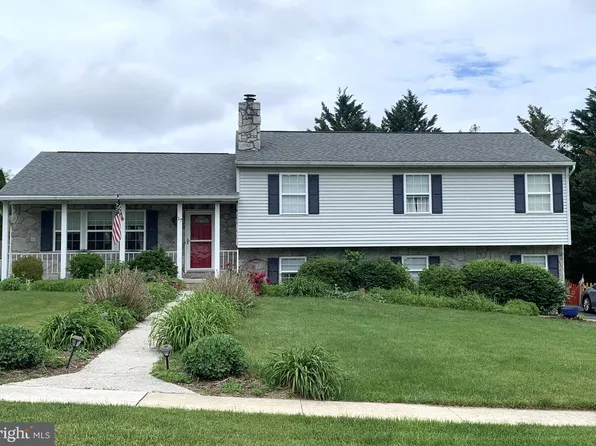 17 Ecker Ave, Stewartstown, PA 17363