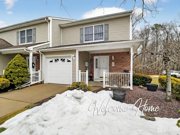 9 Parkside Dr, Spotswood, NJ 08884