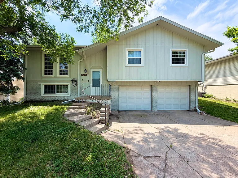727 W Leon Dr — Photo 2