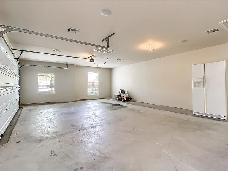 18720 Royal Pointe Dr — Photo 31