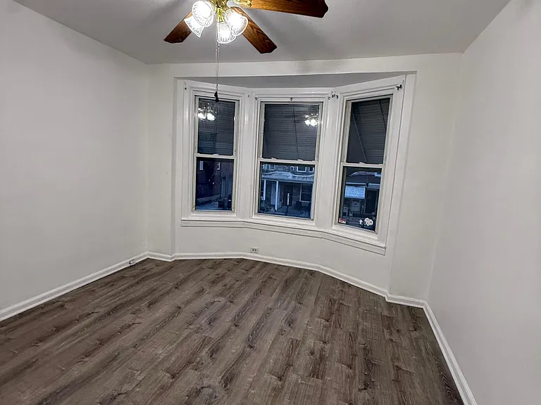 541 Perry St — Photo 4