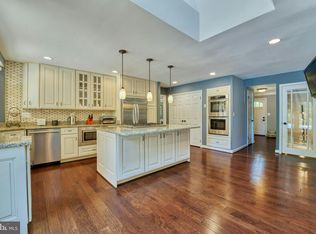 702 Seneca Rd, Great Falls, VA 22066