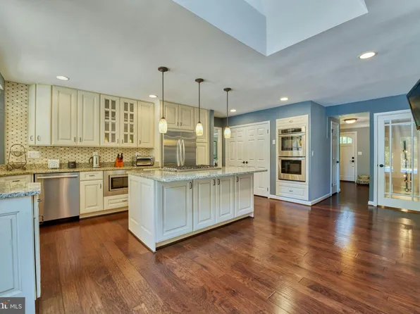 702 Seneca Rd, Great Falls, VA 22066