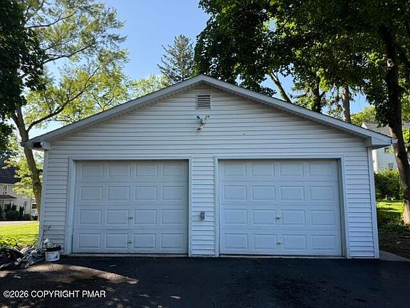 2nd image of 181 Analomink St