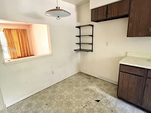 4th image of 407 S Wyomissing Ave