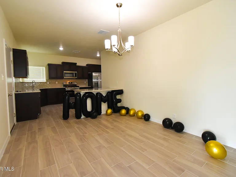 902 Bromyard Dr — Photo 32