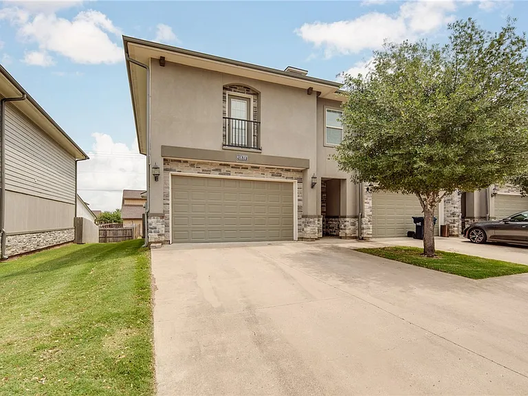 3433 Summerway Dr — Photo 2