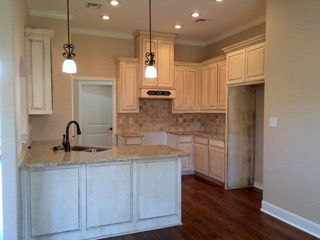 1st image of 204 Kelly Dr