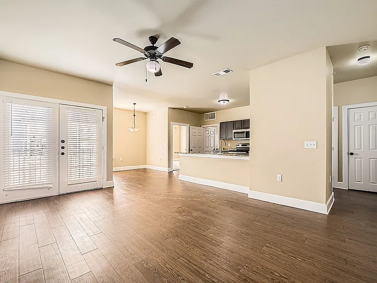 1555 Nottingham Drive - Web Quality - 003 - 03 Living Room
