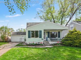 21900 Revere St, Saint Clair Shores, MI 48080