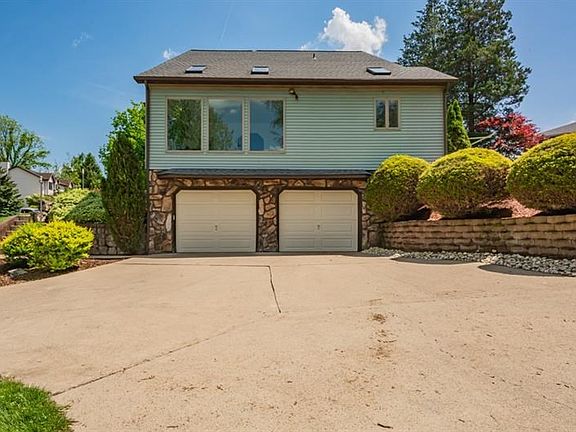 3rd image of 100 Laurel Dr