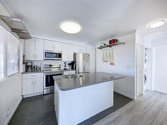 5th image of 216 N Alhambra Ave