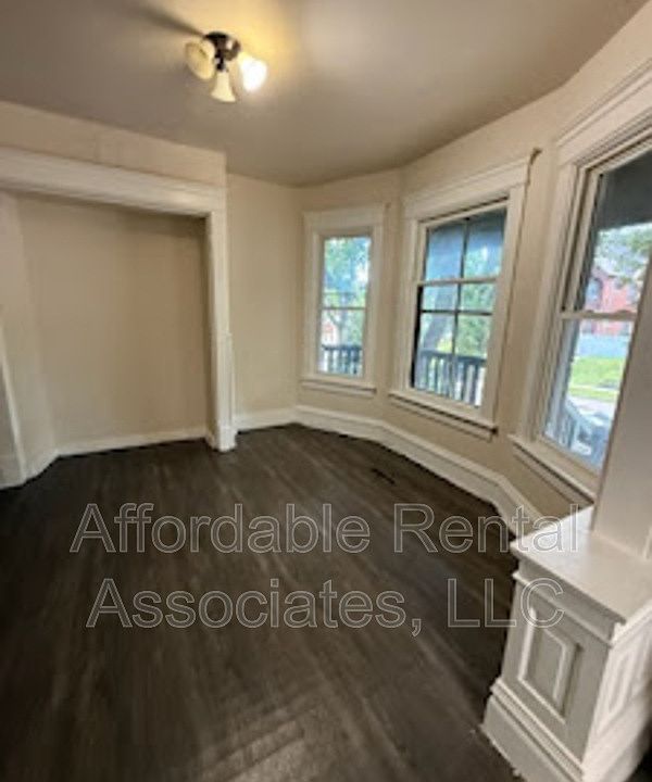 2nd image of 1310 W Scott St