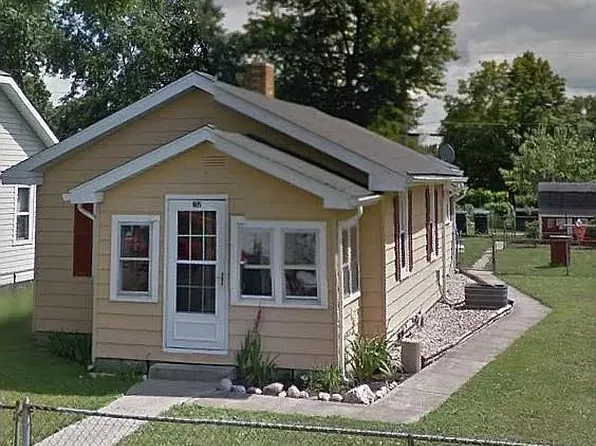 1107 W 15th St, Muncie, IN 47302