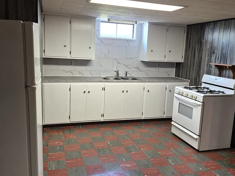 324 Church Ave SE — Photo 21