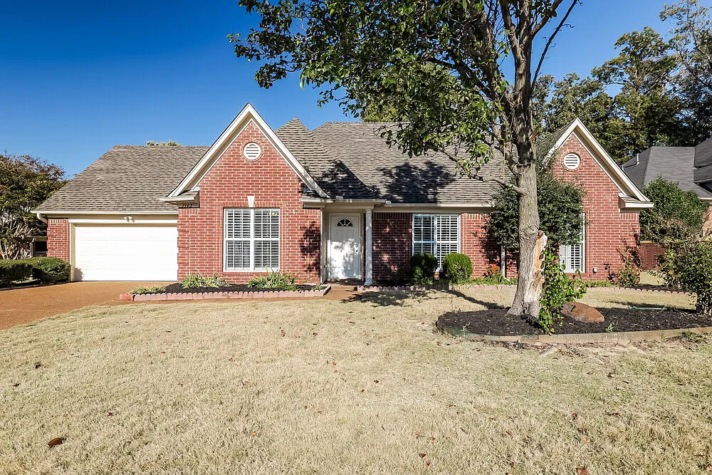 3 bed, 2.0 bath, 2010 sqft, $2,255 — Photo 1