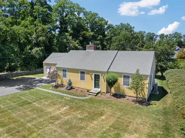 180 Poppasquash Rd, Bristol, RI 02809