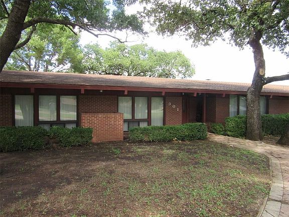 2nd image of 901 Bennett Dr