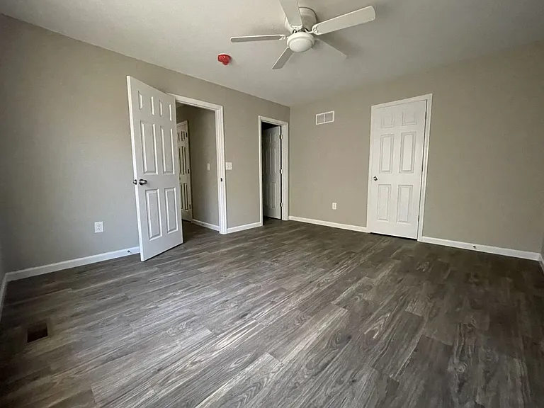 201 Equestrian Dr — Photo 5
