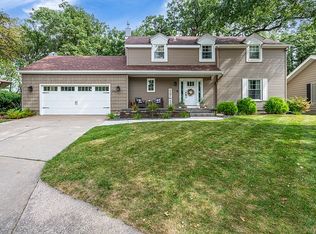2704 30th St, Moline, IL 61265