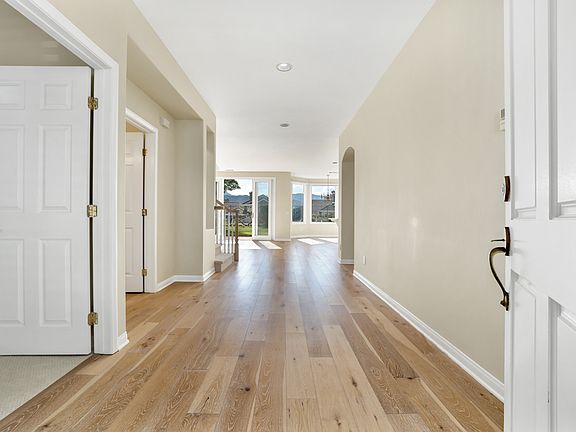 3rd image of 506 Ravensbury St