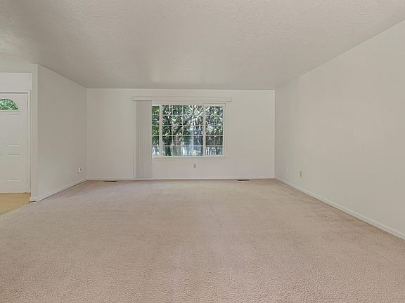 5th image of 1052 NE Francis Ct