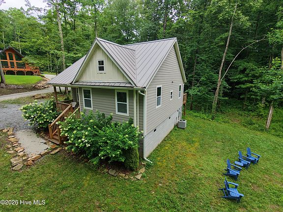 2nd image of 984 Cahill Drive