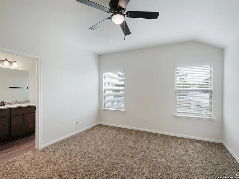 2507 Lynwood Bnd — Photo 12