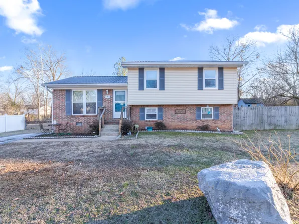 583 Pinewood Cir, Fort Oglethorpe, GA 30742