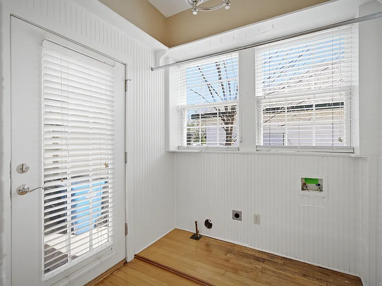1231 W Main St — Photo 30