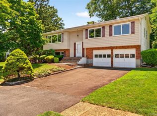 81 Poplar St, Nanuet, NY 10954