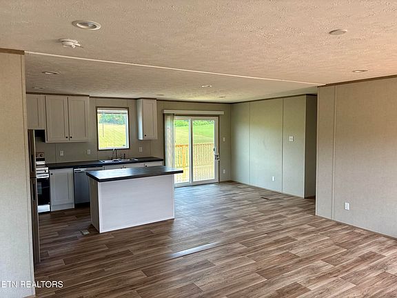 3rd image of 283 Thompson Rd