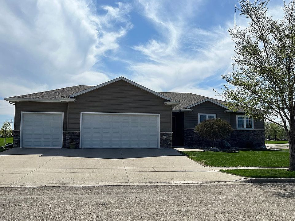 1628 S McCoy St, Aberdeen, SD 57401 Zillow
