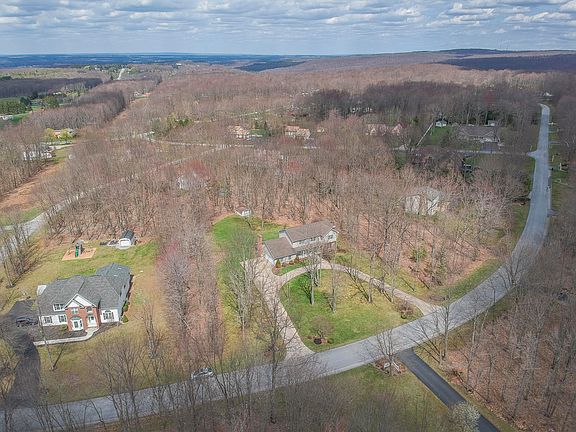 2nd image of 104 Oakwood Dr