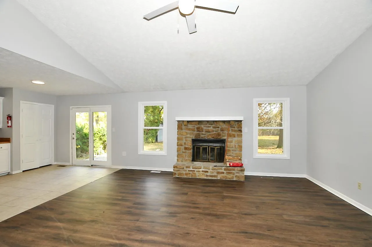 3 bed, 1296 sqft, $1,675 — Photo 3