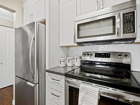 3rd image of 12050 15th Avenue NE #302