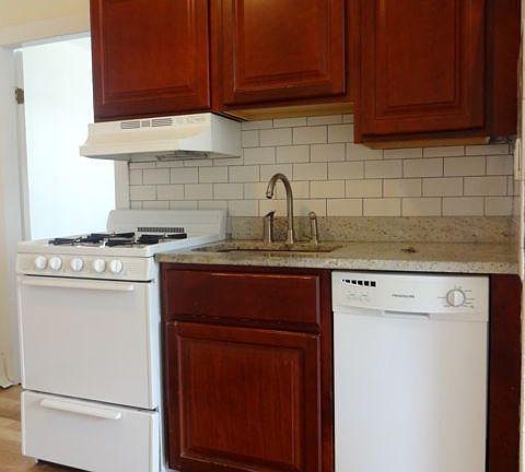 2nd image of 722 E 6th St APT 1R