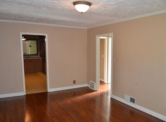 3rd image of 5443 Granada St