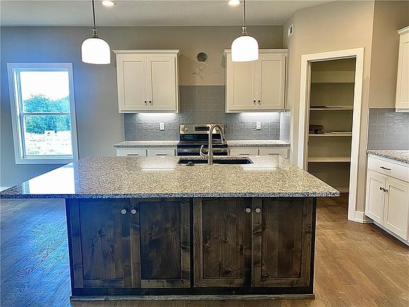 4th image of 7485 N Lamar Dr