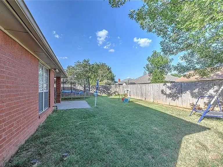 1800 Craig Blvd — Photo 32