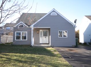 104 Spring House Ln, Telford, PA 18969