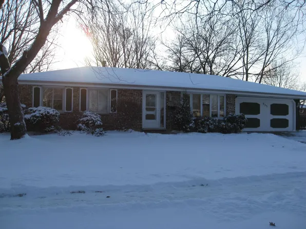 935 S Cedarcrest Dr, Schaumburg, IL 60193