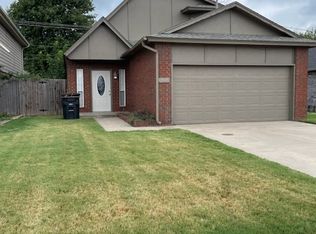 2105 Lakecrest Dr, Moore, OK 73170