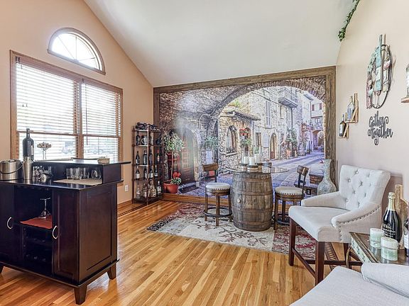 5th image of 1103 Glen Echo Ln