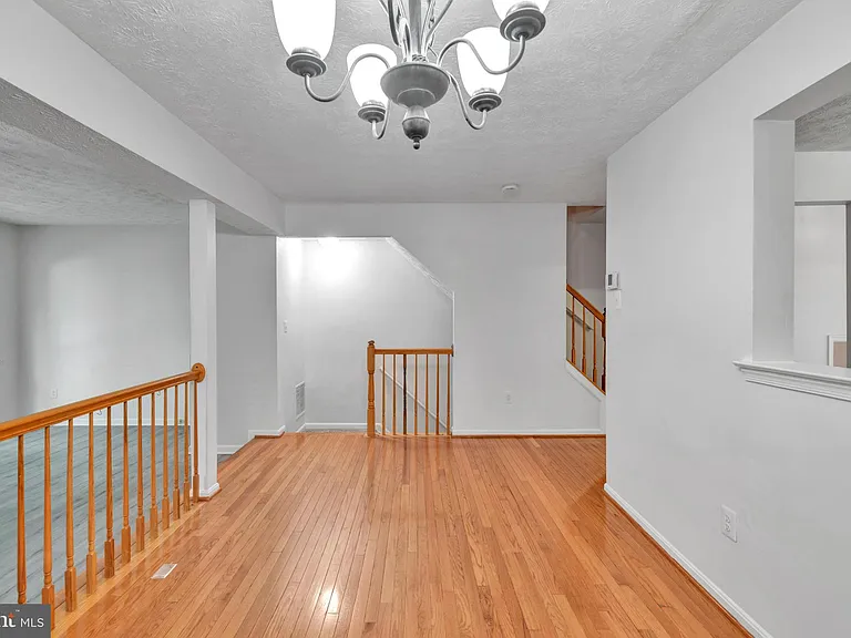 2406 Lemontree Ln — Photo 10